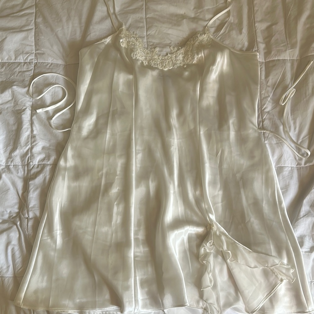 Vintage Elegant White Lace Trim Nightgown